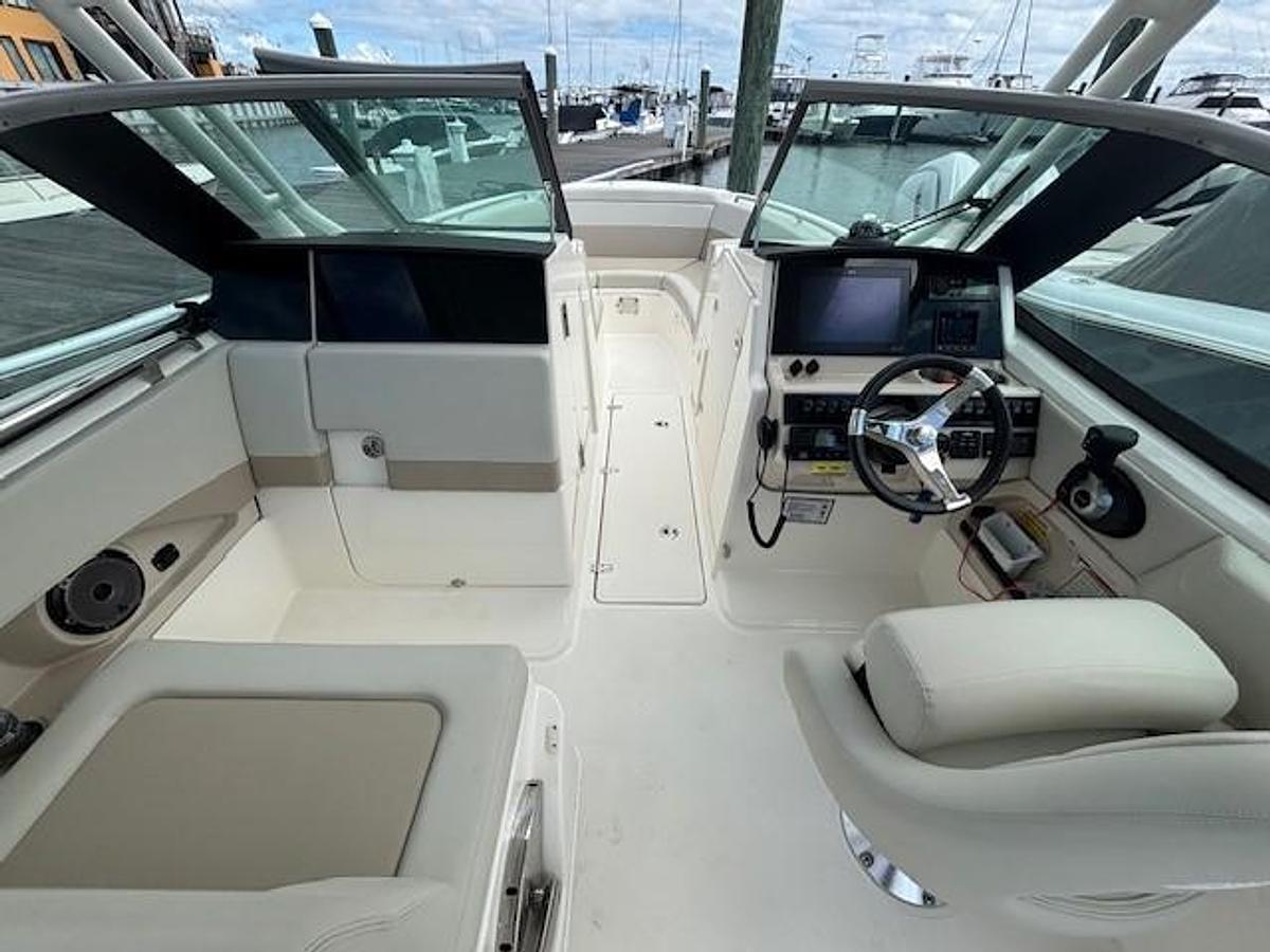 Used 2022 Boston Whaler 240 Vantage | 24ft