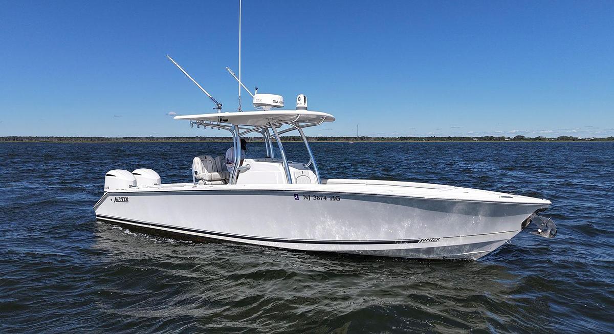 Used 2014 Jupiter 30 FS | 30ft