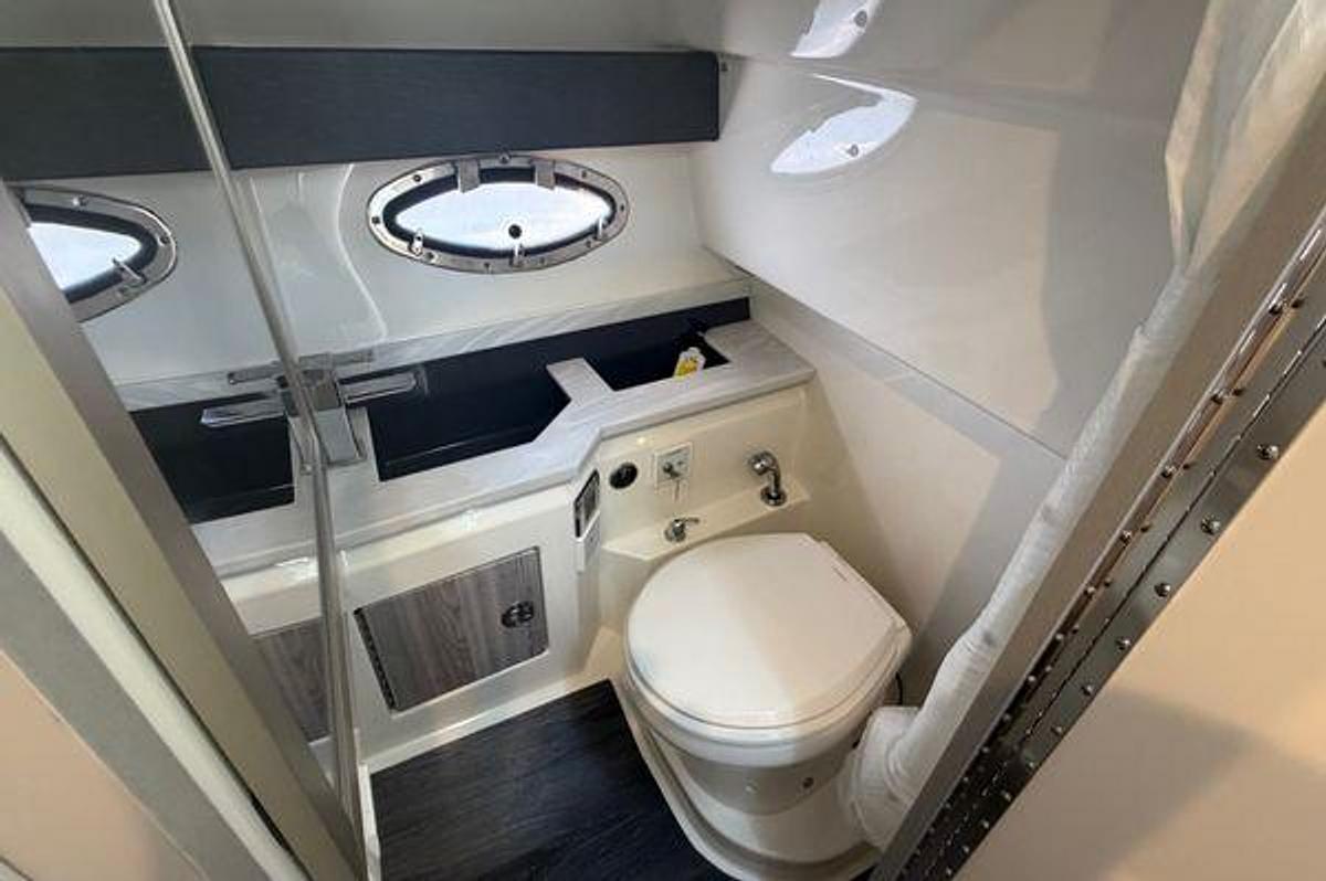 Used 2020 33' Formula 330 Crossover Bowrider