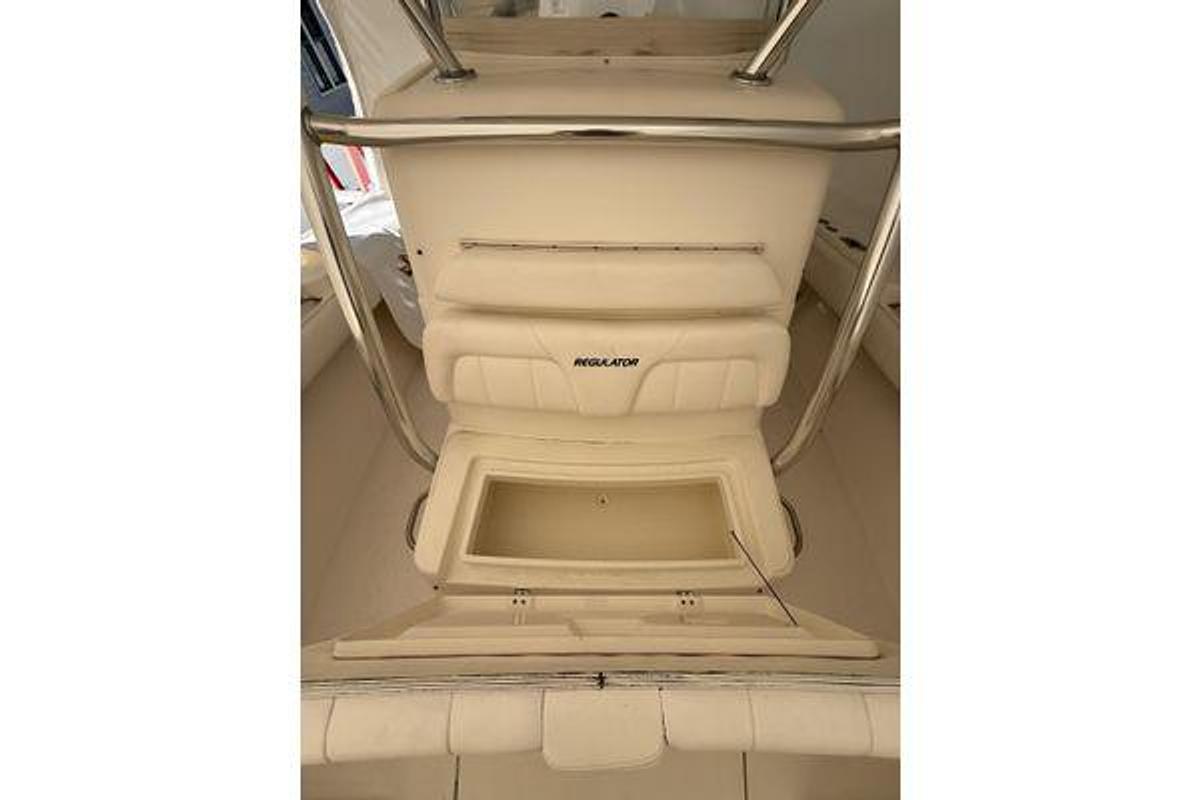 Used 2015 Regulator 28 Forward Seating | 28ft