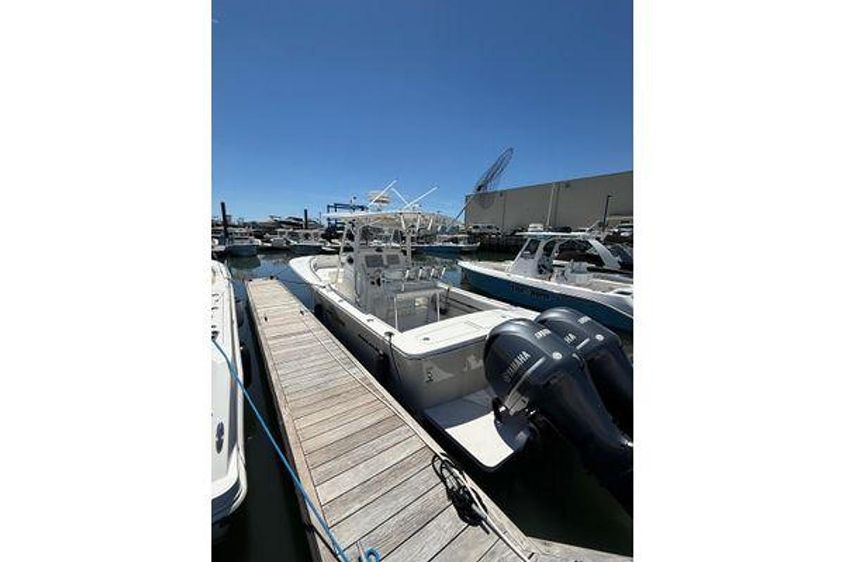 Used 2015 Regulator 28 Forward Seating | 28ft