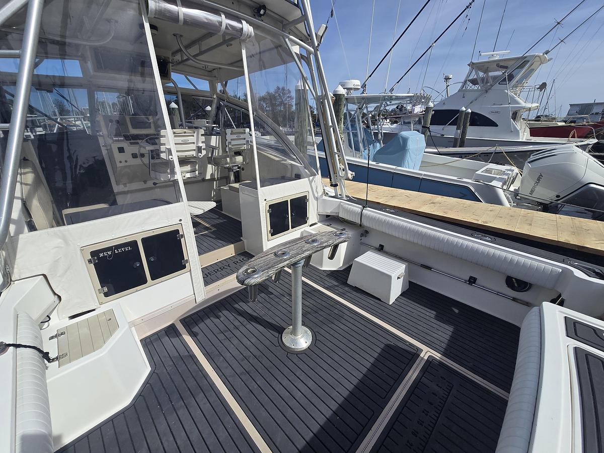 Used 1996 30' Albemarle 305 Express Fisherman