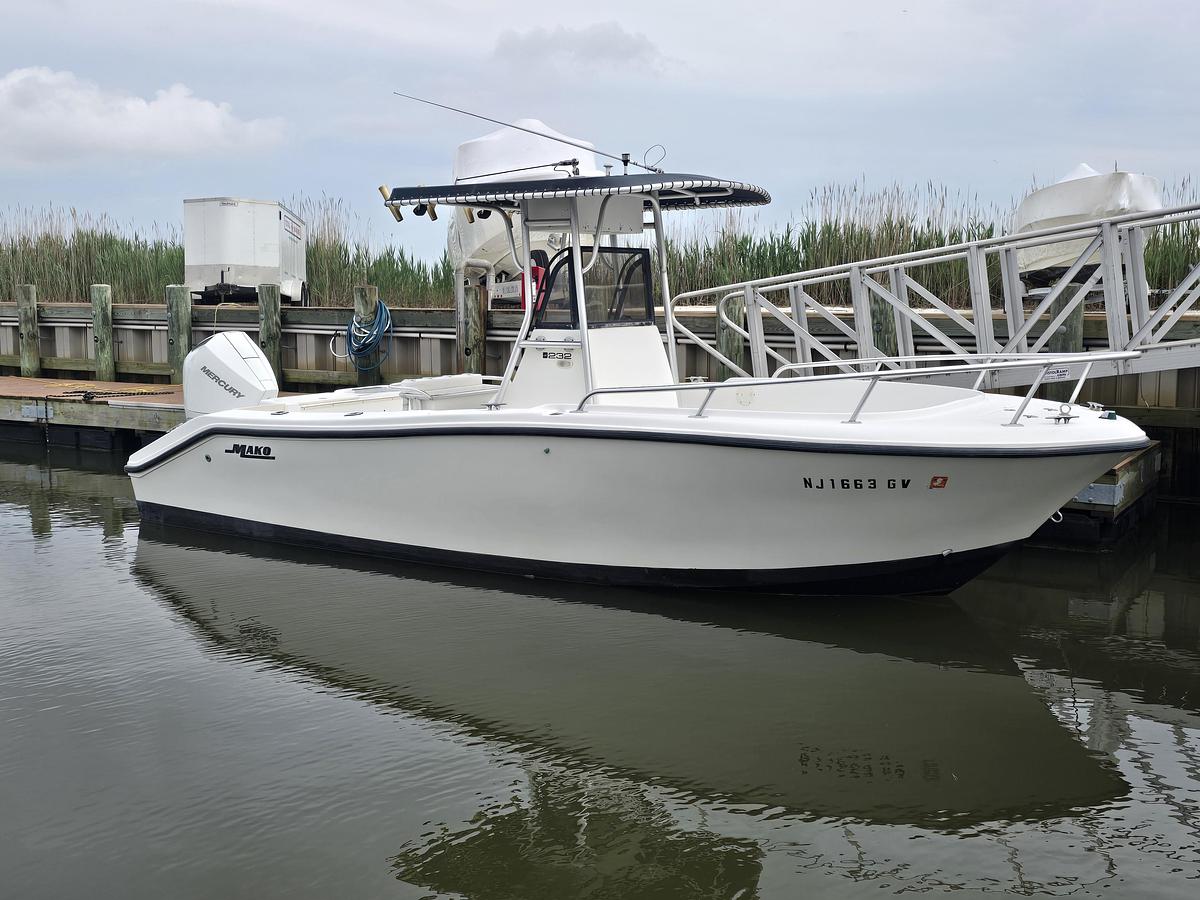 Used 2004 23' Mako 232 Center Console | 23ft