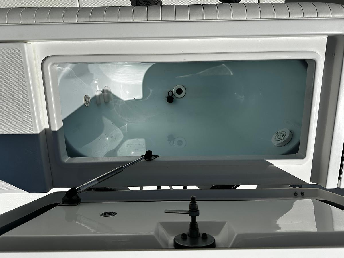 Used 2008 Regulator 29 Forward Seating | 29ft