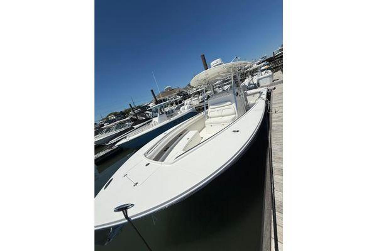 Used 2015 Regulator 28 Forward Seating | 28ft