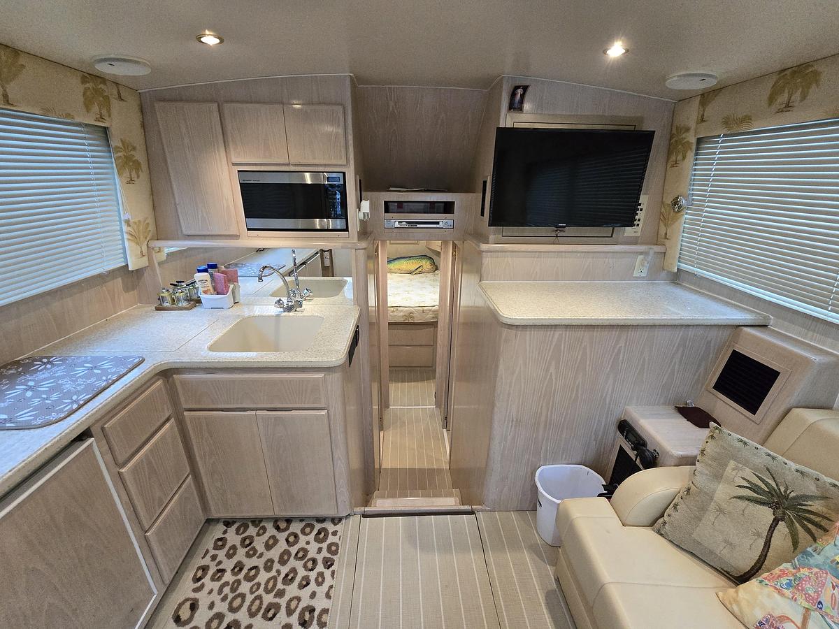 Used 2003 35' Henriques Sportfisherman Flybridge | 35ft