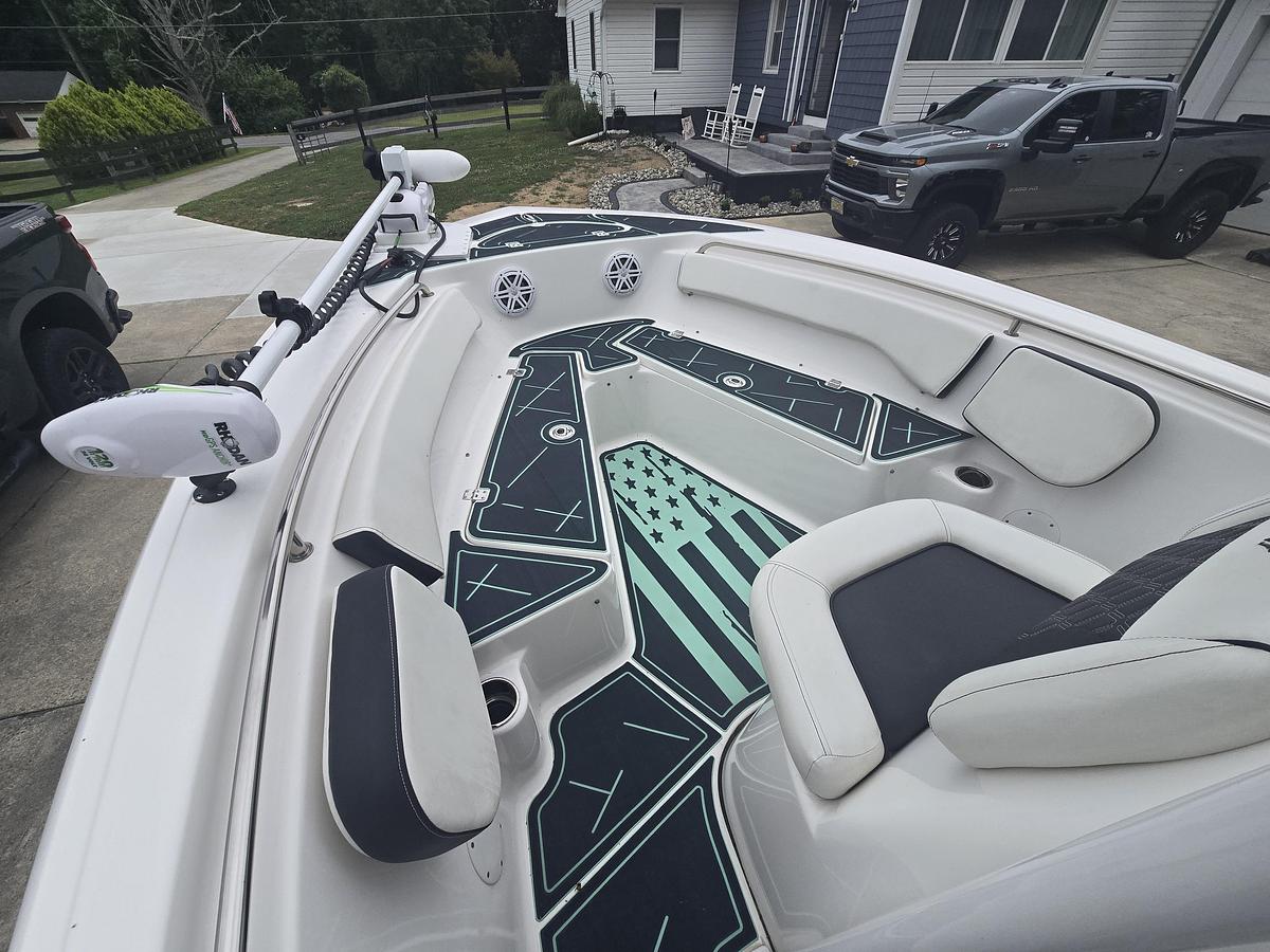 Used 2022 19' Tidewater 198 Adventure Center Console