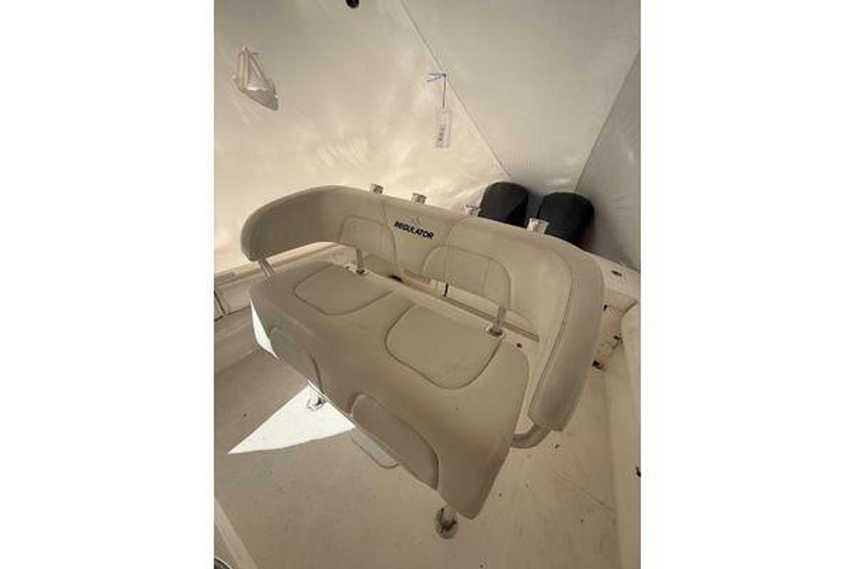 Used 2015 Regulator 28 Forward Seating | 28ft