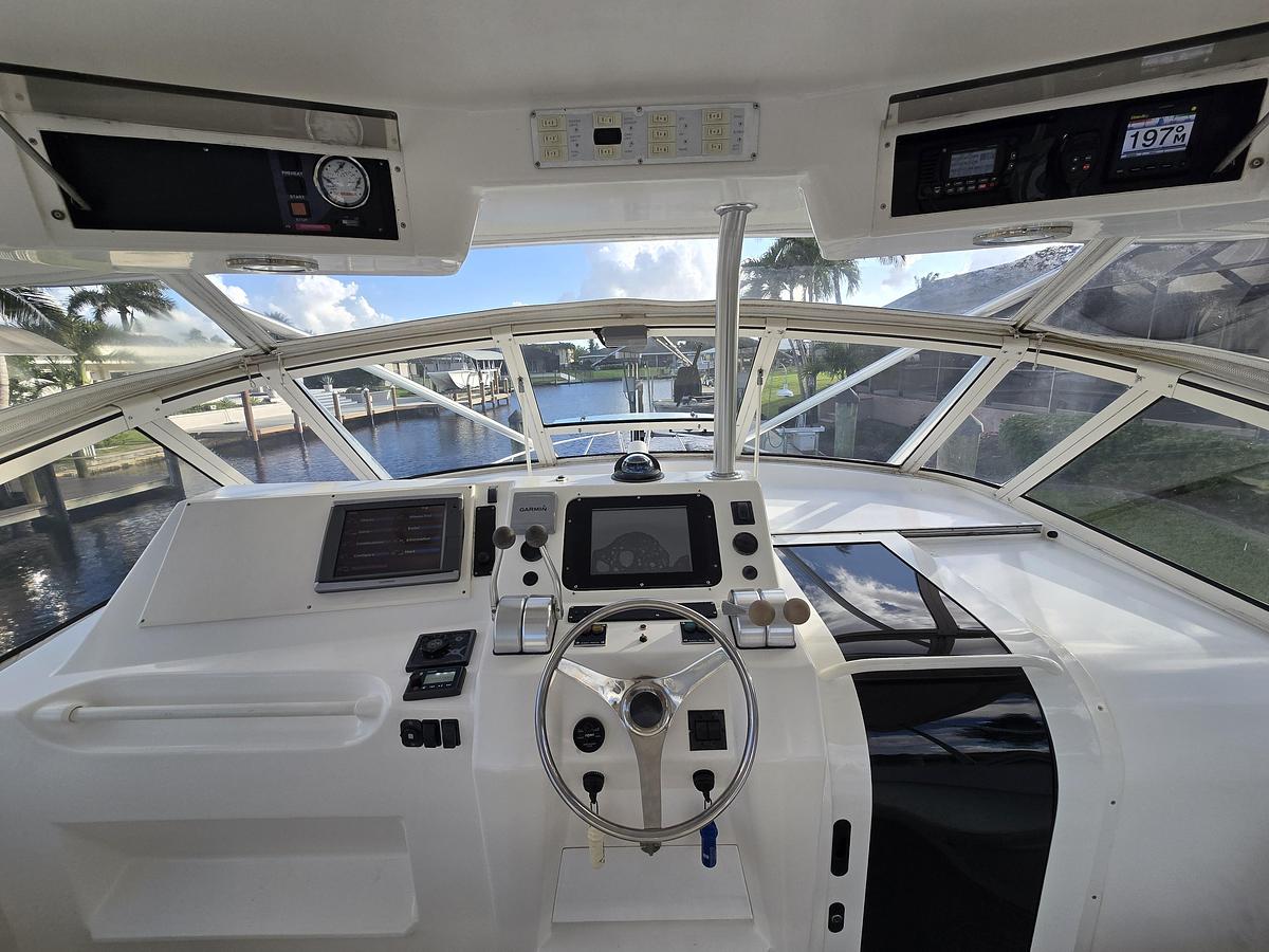 Used 1999 40' Ocean Yachts Open