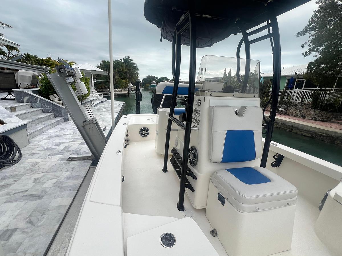 Used 2014 Pathfinder 2300 HPS | 23ft