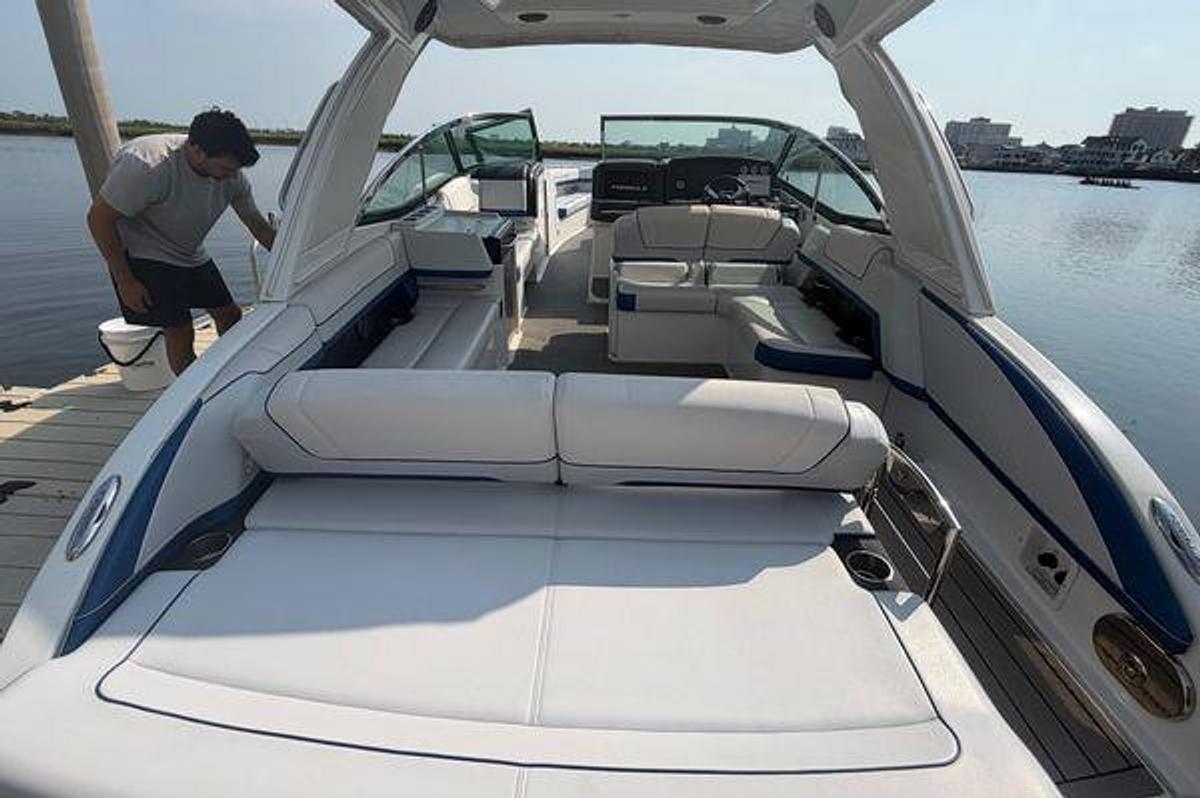 Used 2020 33' Formula 330 Crossover Bowrider