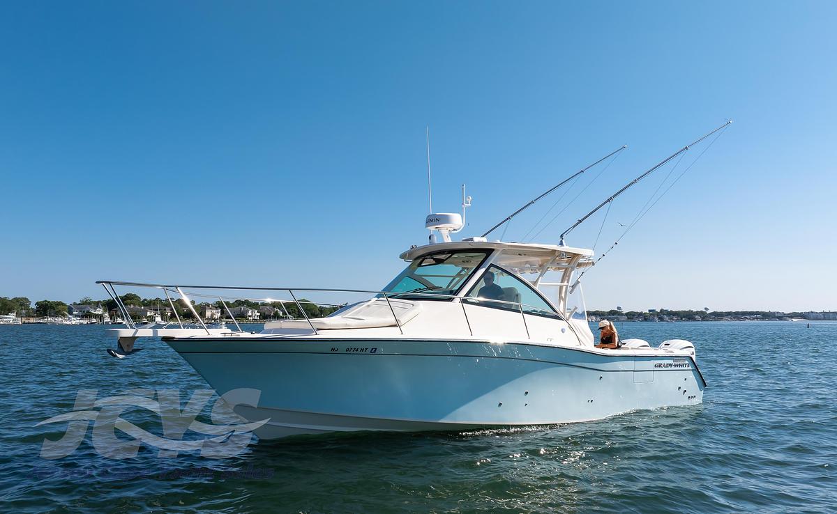 Used 2022 33' Grady-White 330 Express | 33ft