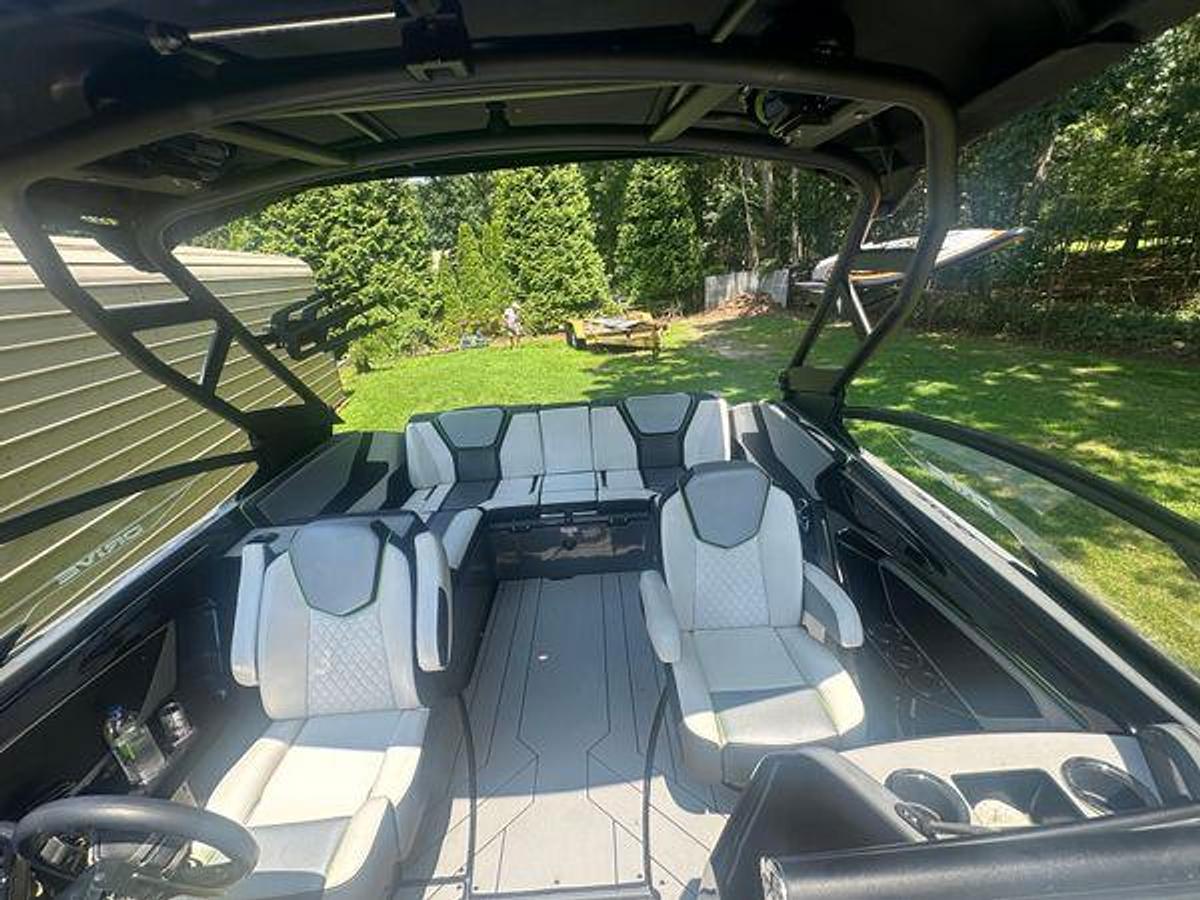 Used 2021 Yamaha Boat 255XD | 25ft