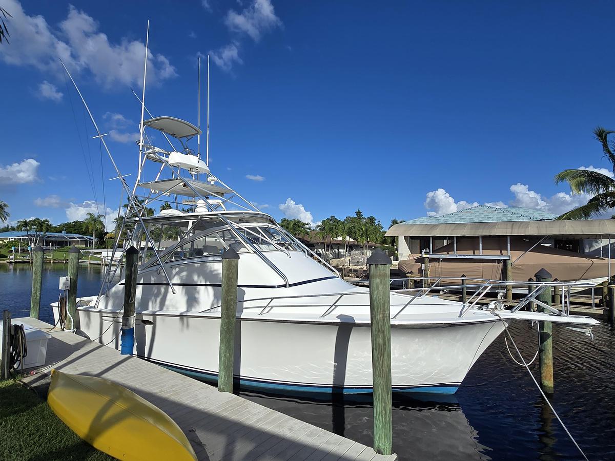 Used 1999 40' Ocean Yachts Open