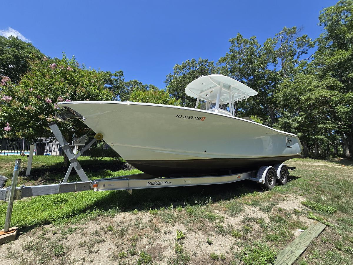 Used 2016 27' Sea Hunt Gamefish 27