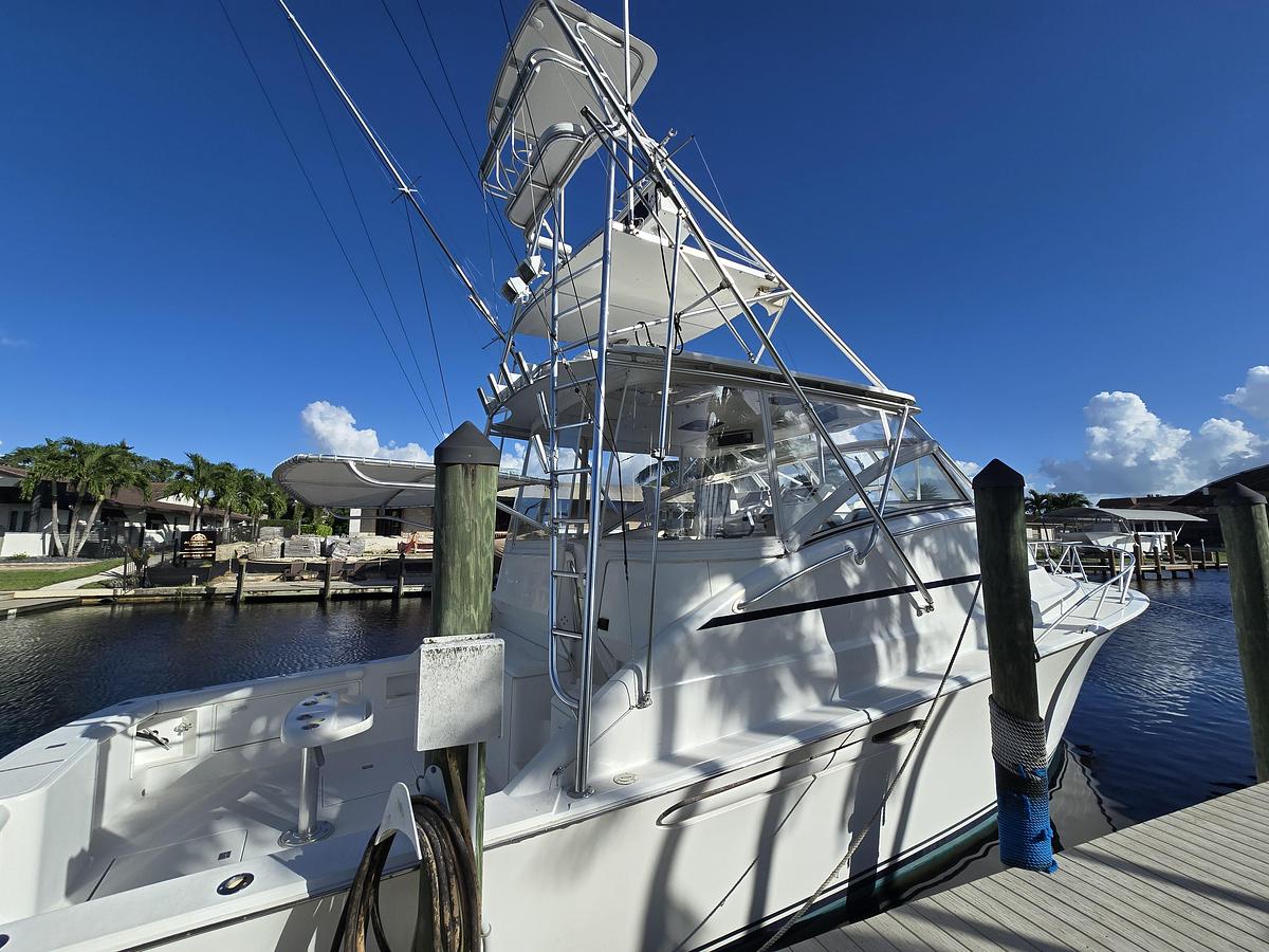 Used 1999 40' Ocean Yachts Open
