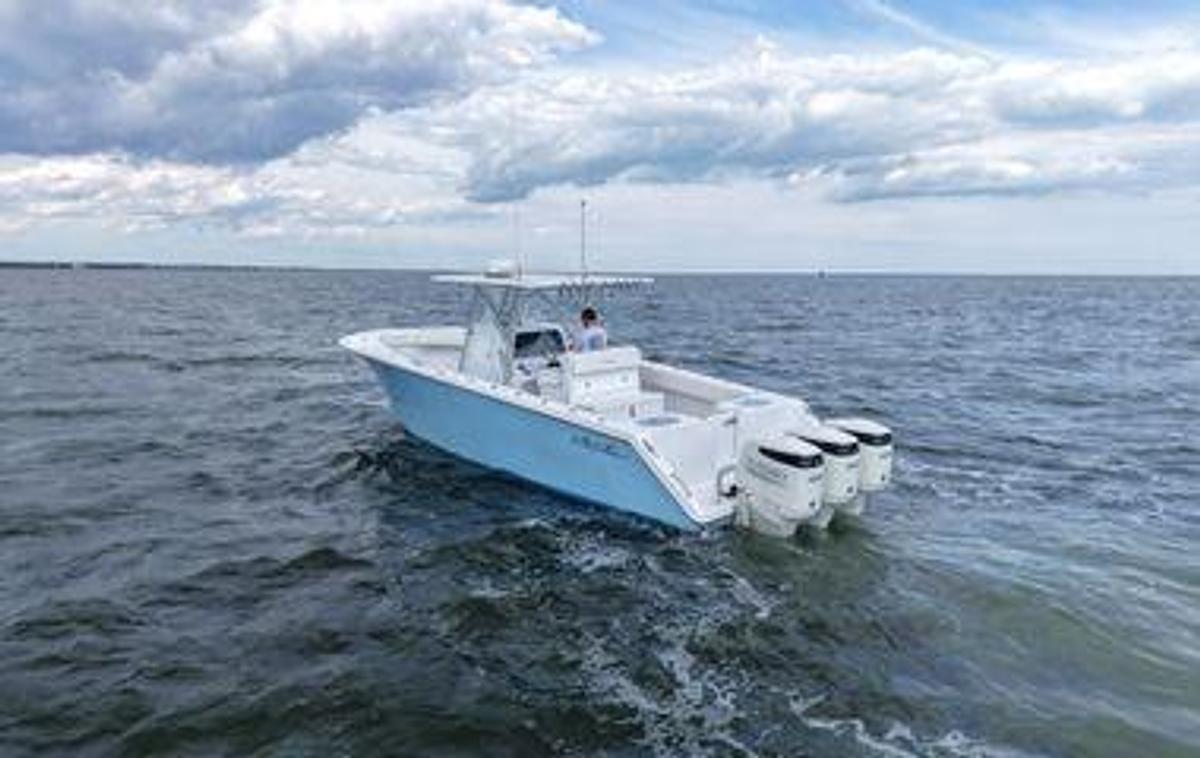 Used 2019 SeaHunter 33 Tournament | 33ft