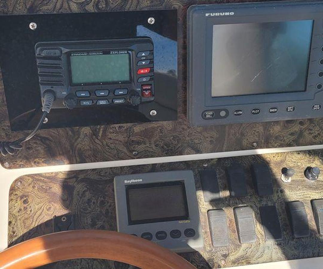 Used 1997 33' Sea Ray 330 Express Cruiser