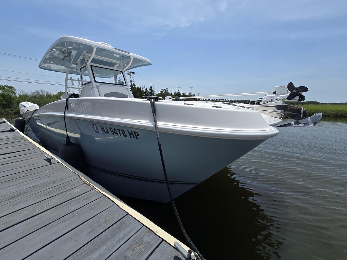 Used 2021 28' Twin Vee 280 GFX CC