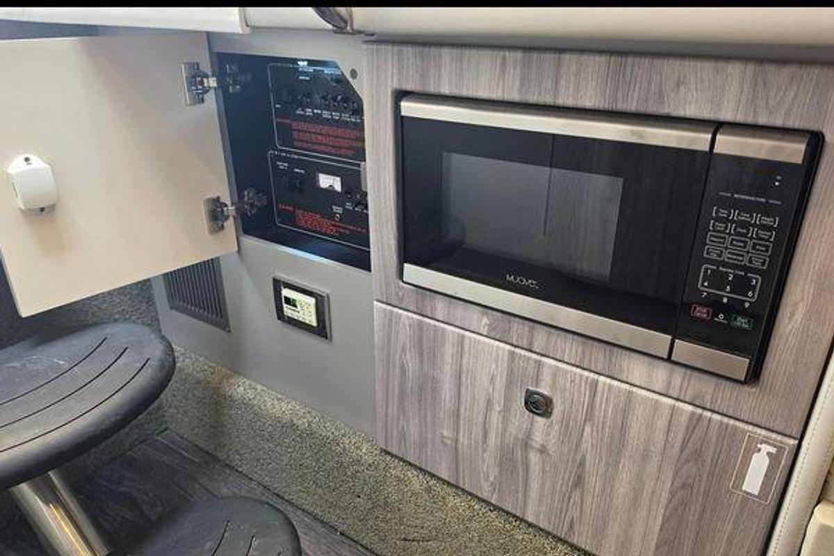 Used 2020 33' Formula 330 Crossover Bowrider
