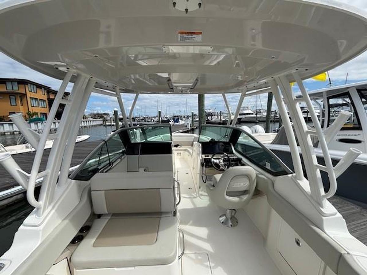 Used 2022 Boston Whaler 240 Vantage | 24ft