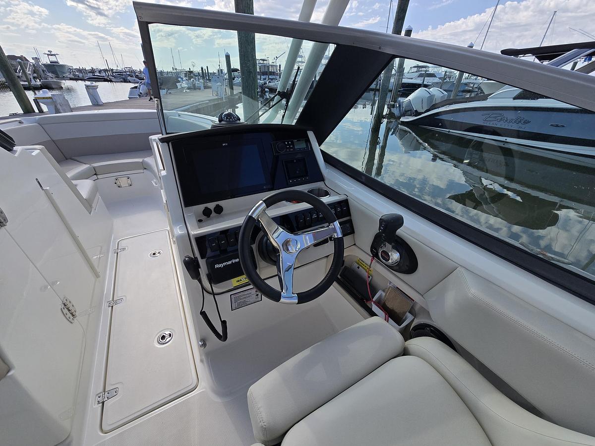 Used 2022 Boston Whaler 240 Vantage | 24ft