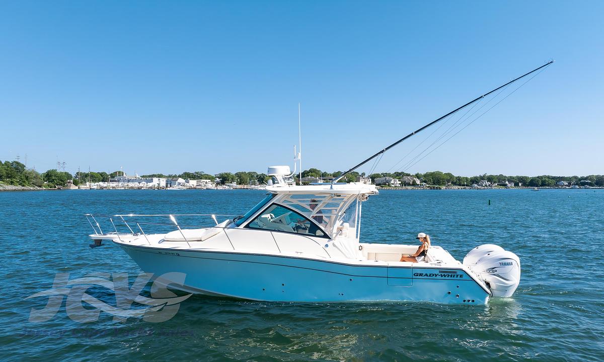 Used 2022 33' Grady-White 330 Express | 33ft