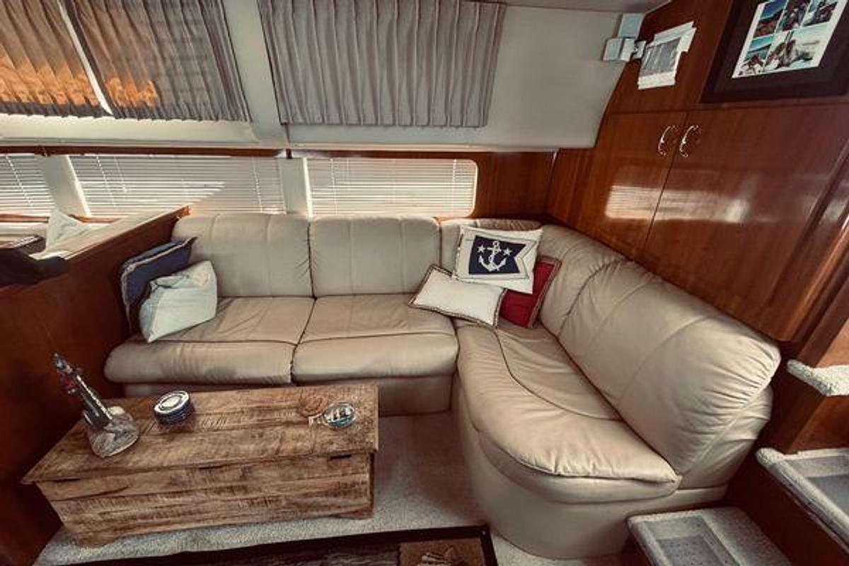 Used 2005 47' Carver 466 Motor Yacht | 47'