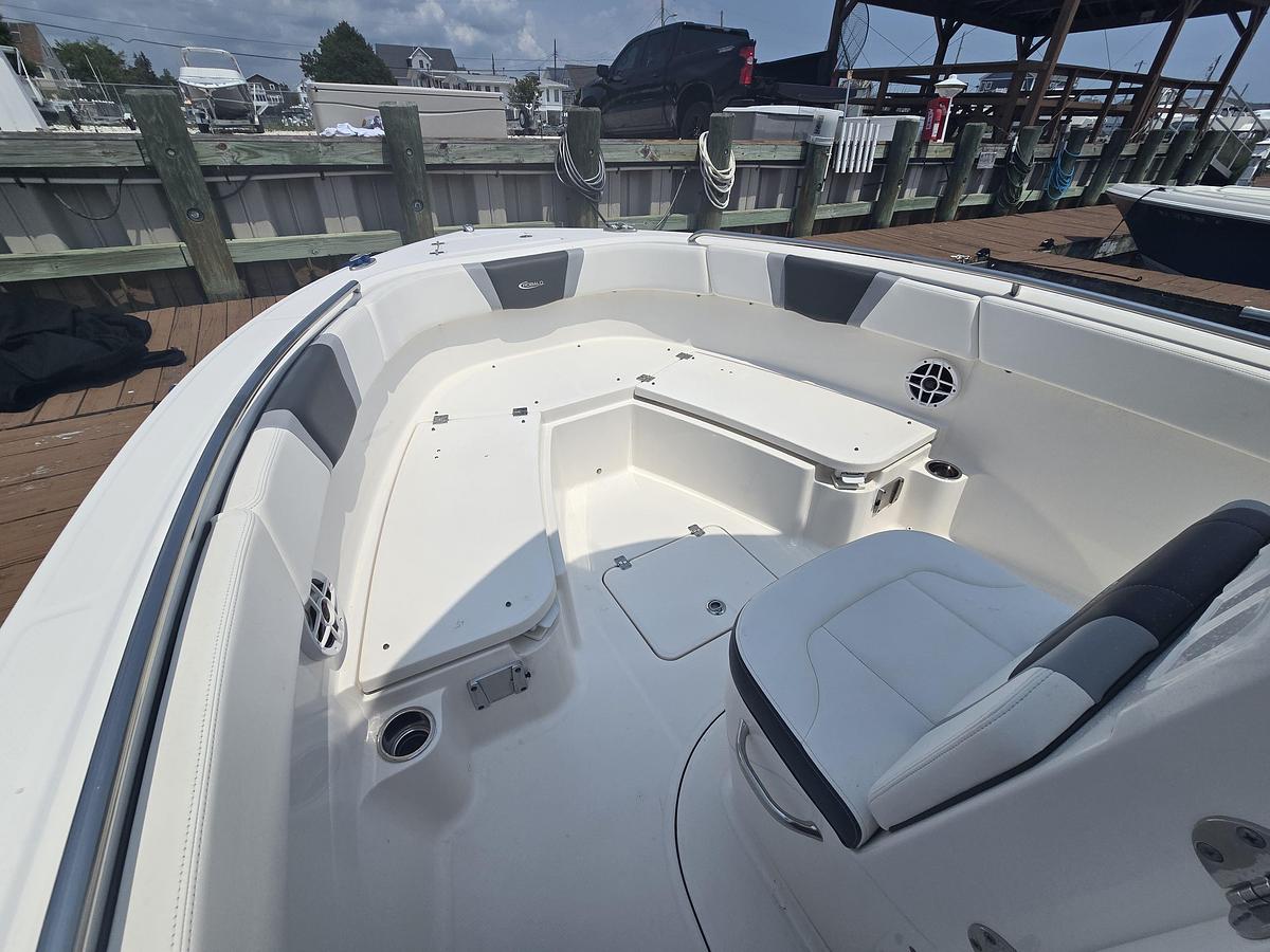 Used 2022 23' Robalo R232 Center Console | 23ft