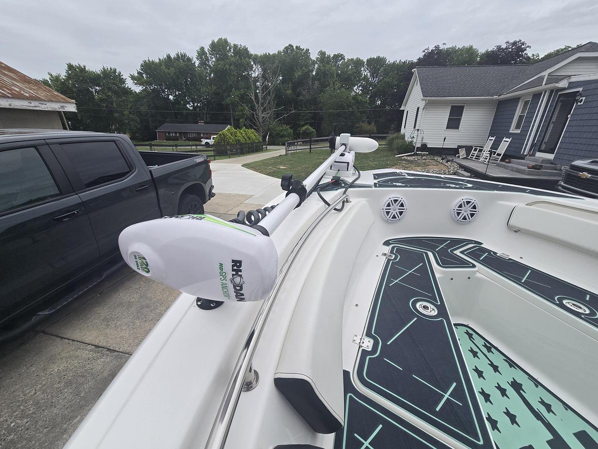 Used 2022 19' Tidewater 198 Adventure Center Console