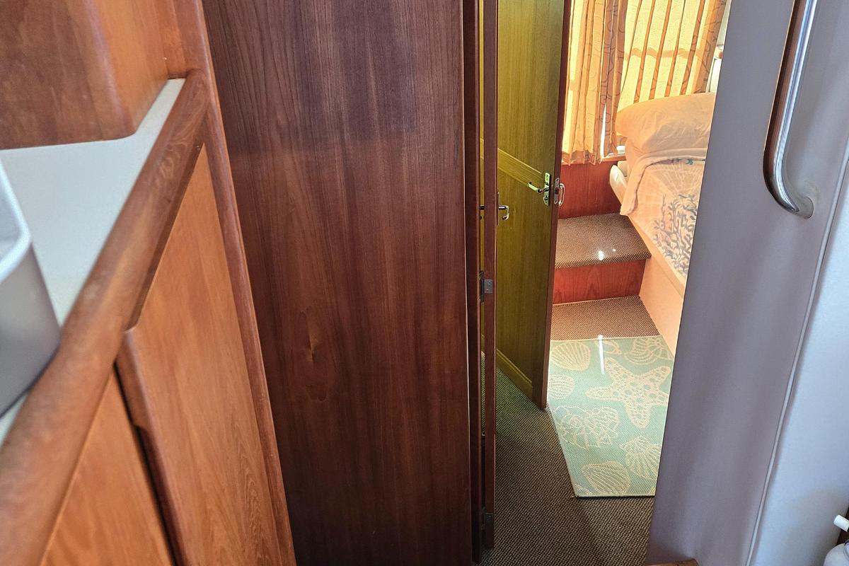 Used 1994 Carver 390CPMY | 39ft