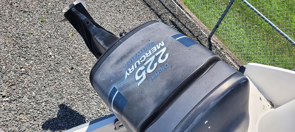 Used 2000 Boston Whaler 240 Outrage | 23ft