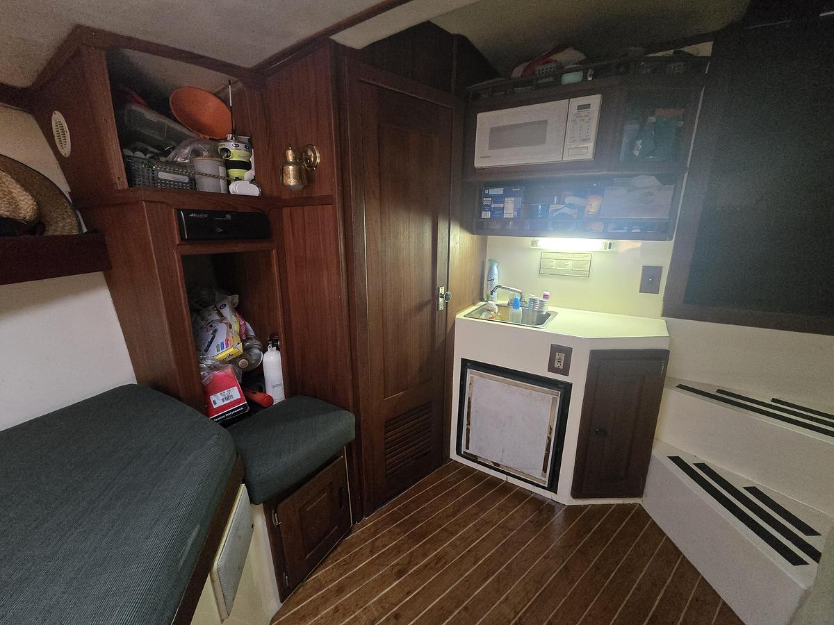 Used 1996 30' Albemarle 305 Express Fisherman