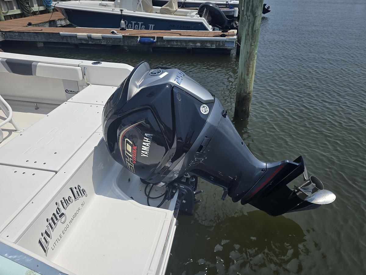 Used 2022 23' Robalo R232 Center Console | 23ft
