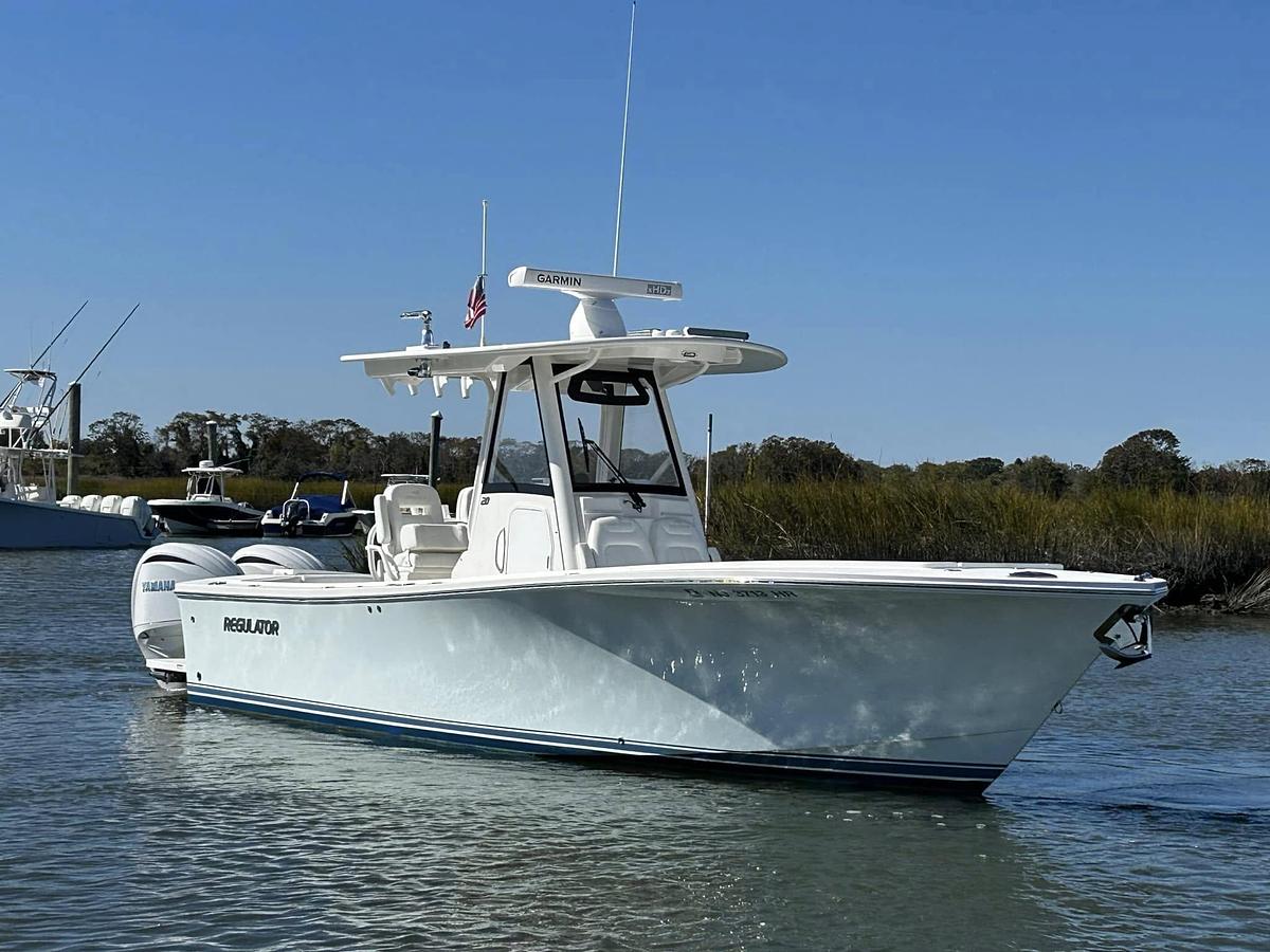 Used 2021 Regulator 28 Forward Seating | 28ft