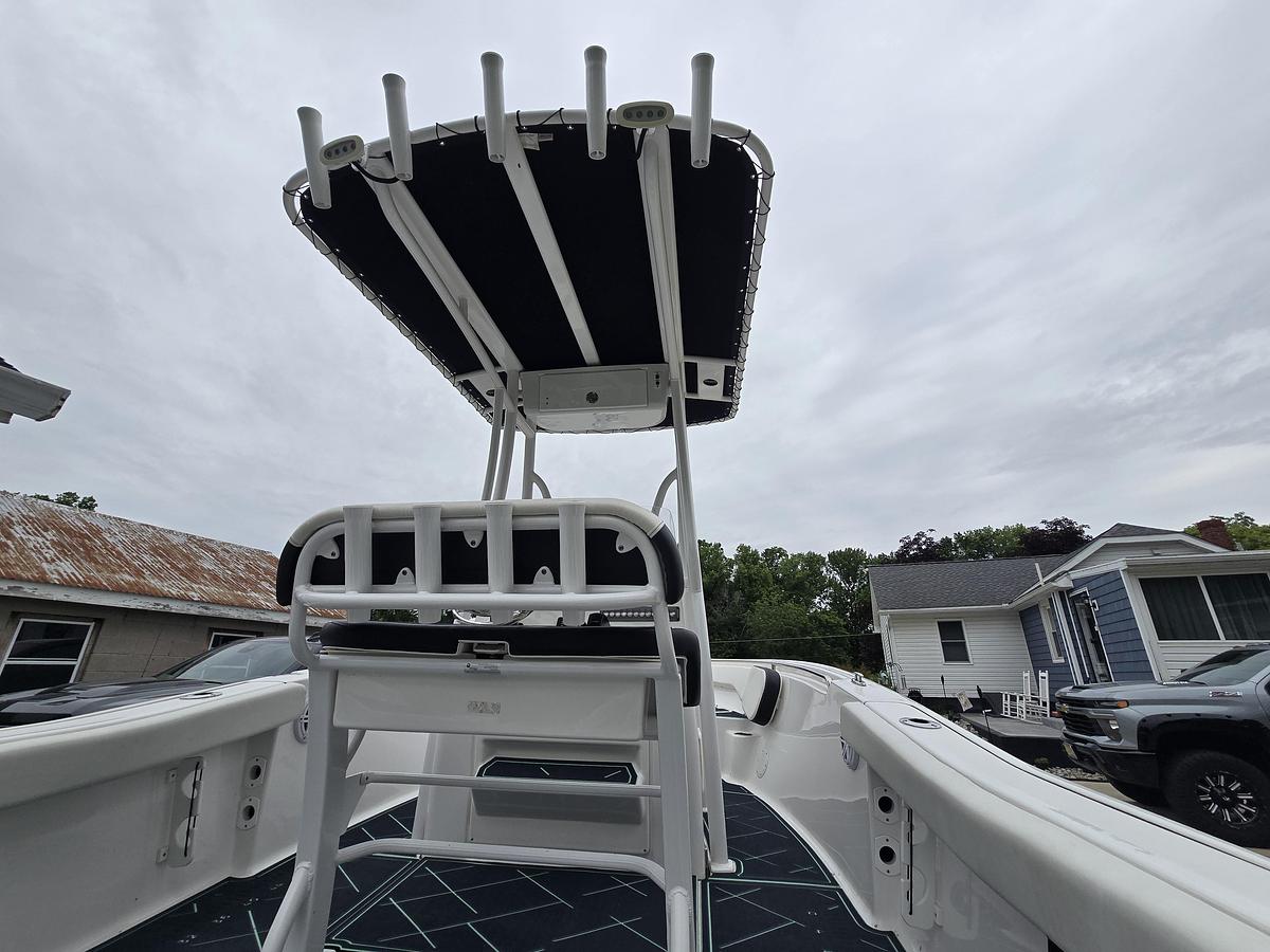 Used 2022 19' Tidewater 198 Adventure Center Console