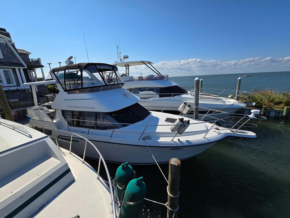 Used 1994 Carver 390CPMY | 39ft