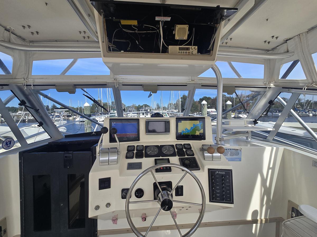Used 1996 30' Albemarle 305 Express Fisherman