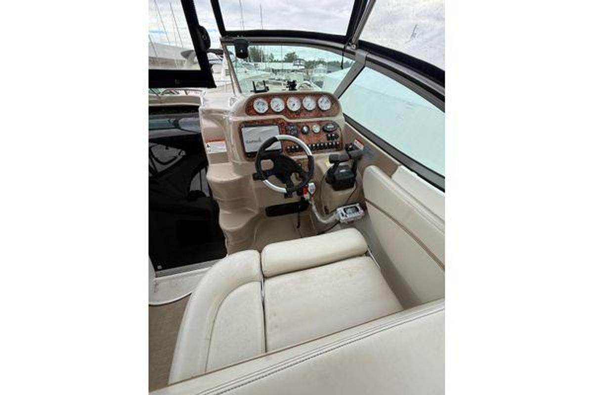 Used 2005 Larson Cabrio 290 | 29ft
