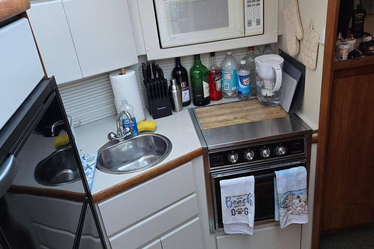 Used 1994 Carver 390CPMY | 39ft