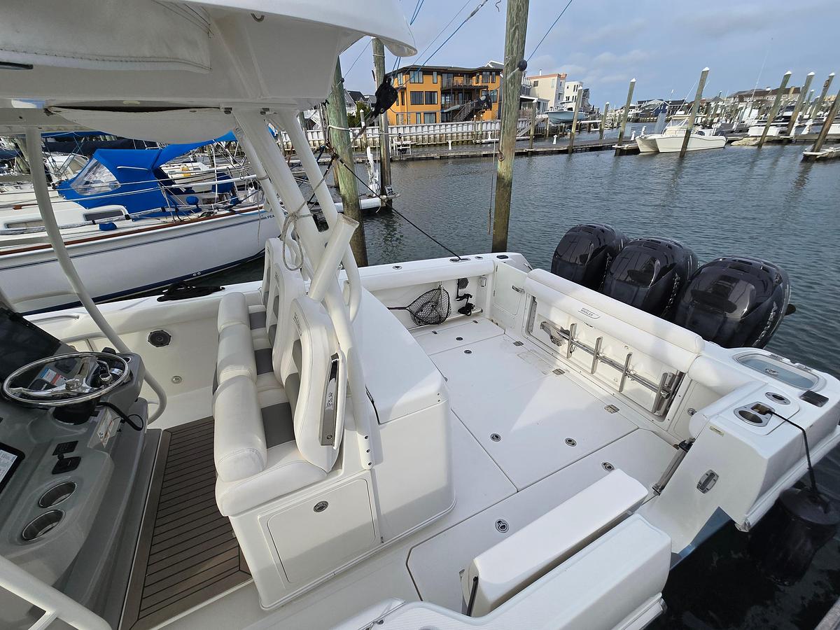 Used 2015 Boston Whaler 350 Outrage | 35ft