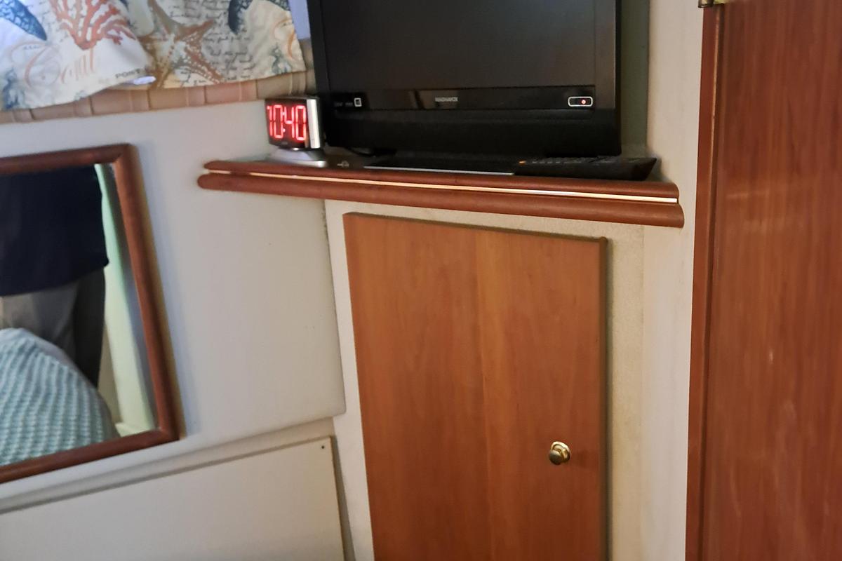 Used 1999 Cruisers aft cabin | 37ft