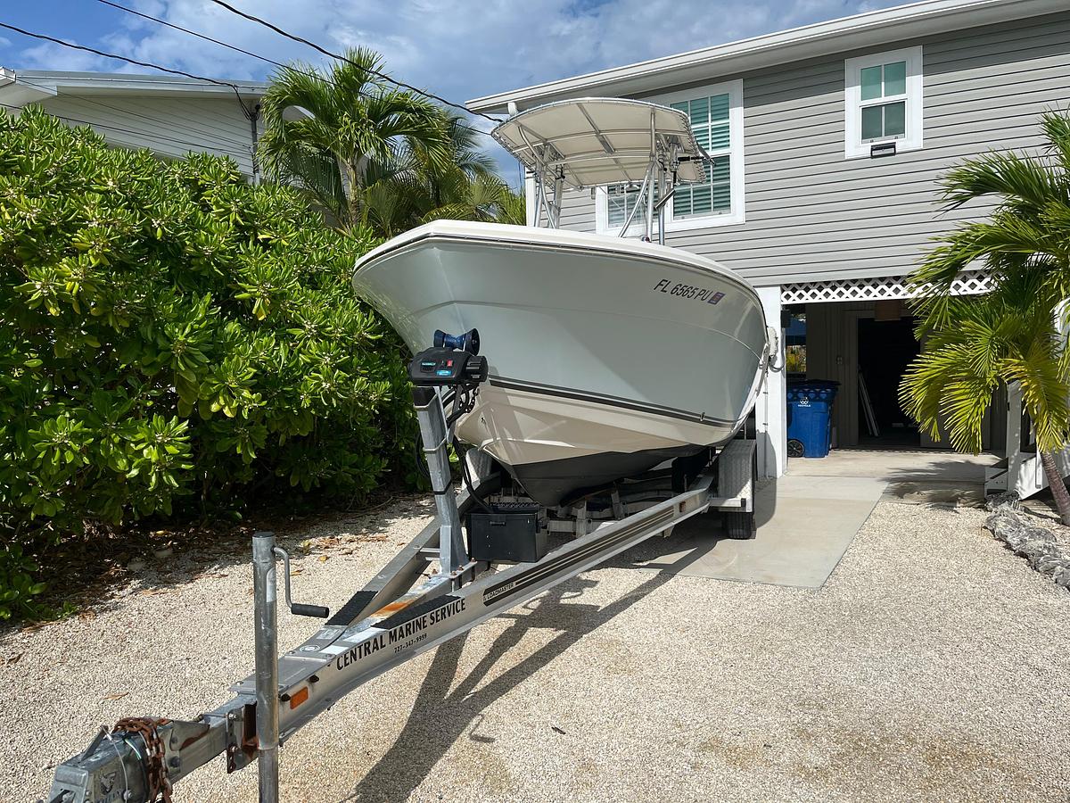 Used 2014 Cobia 217 Center Console | 22ft