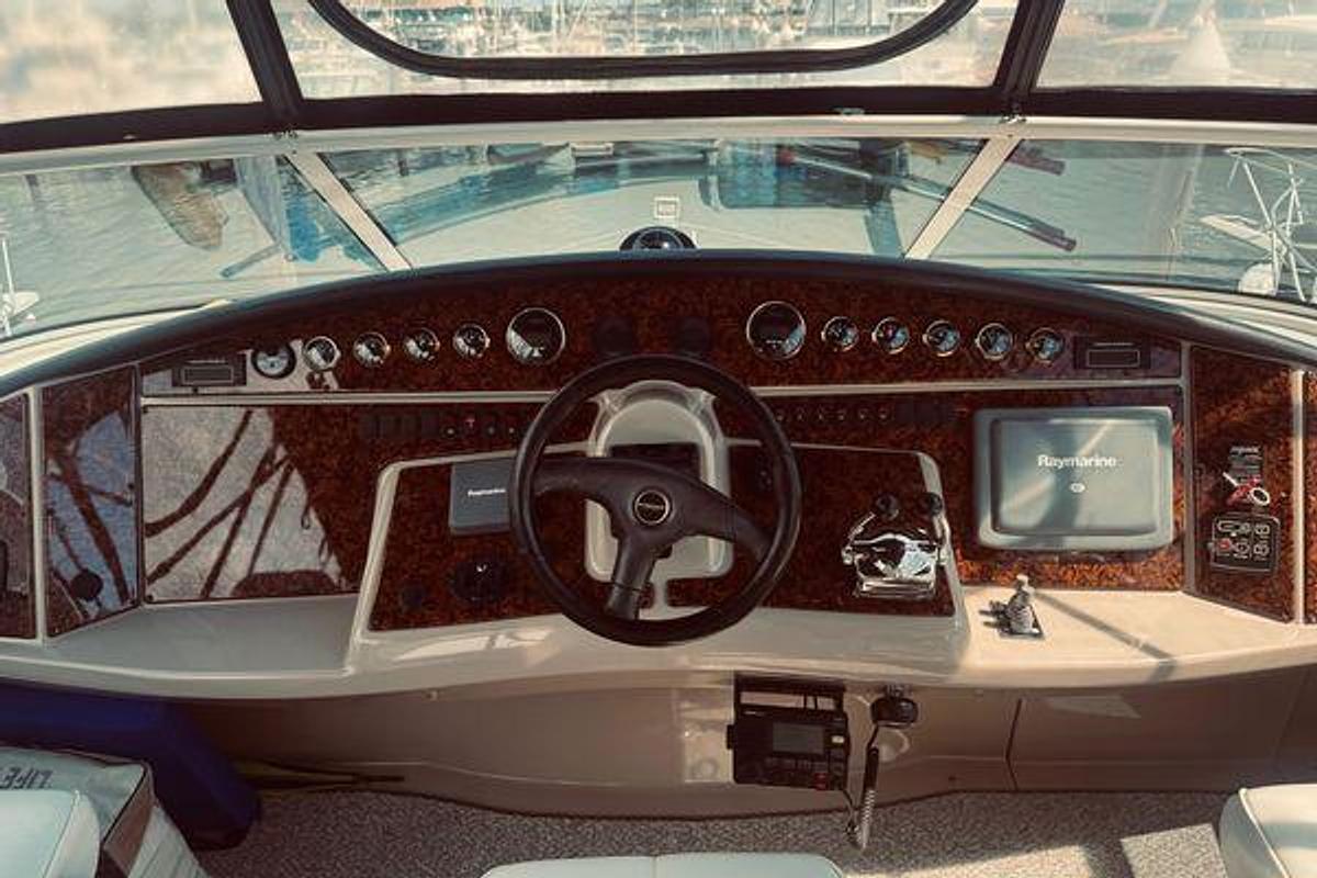 Used 2005 47' Carver 466 Motor Yacht | 47'