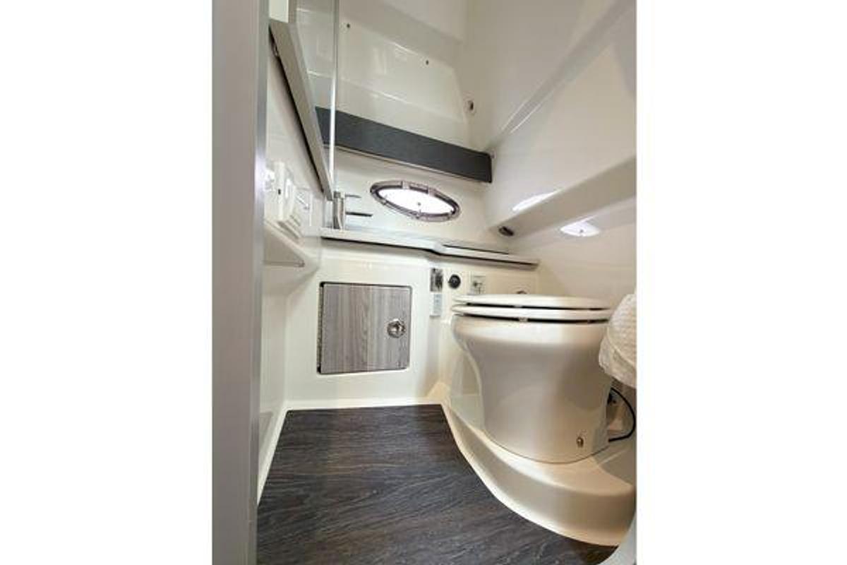 Used 2020 33' Formula 330 Crossover Bowrider