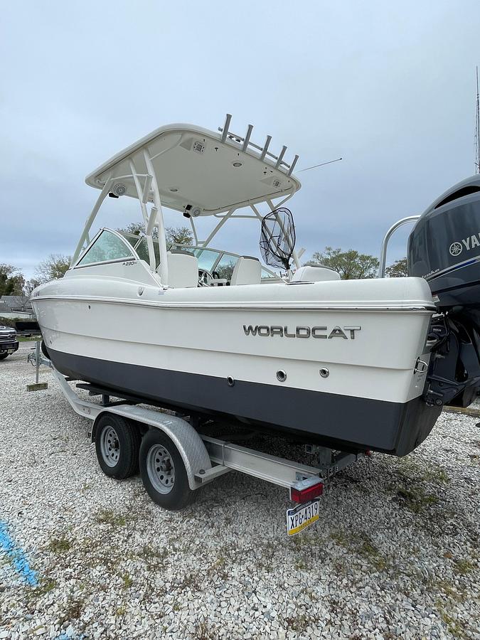 Used 2019 World Cat 230 DC | 23ft