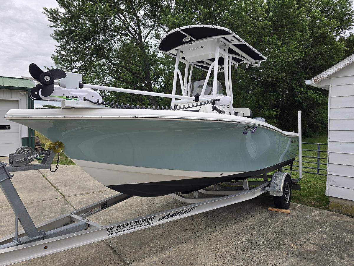 Used 2022 19' Tidewater 198 Adventure Center Console
