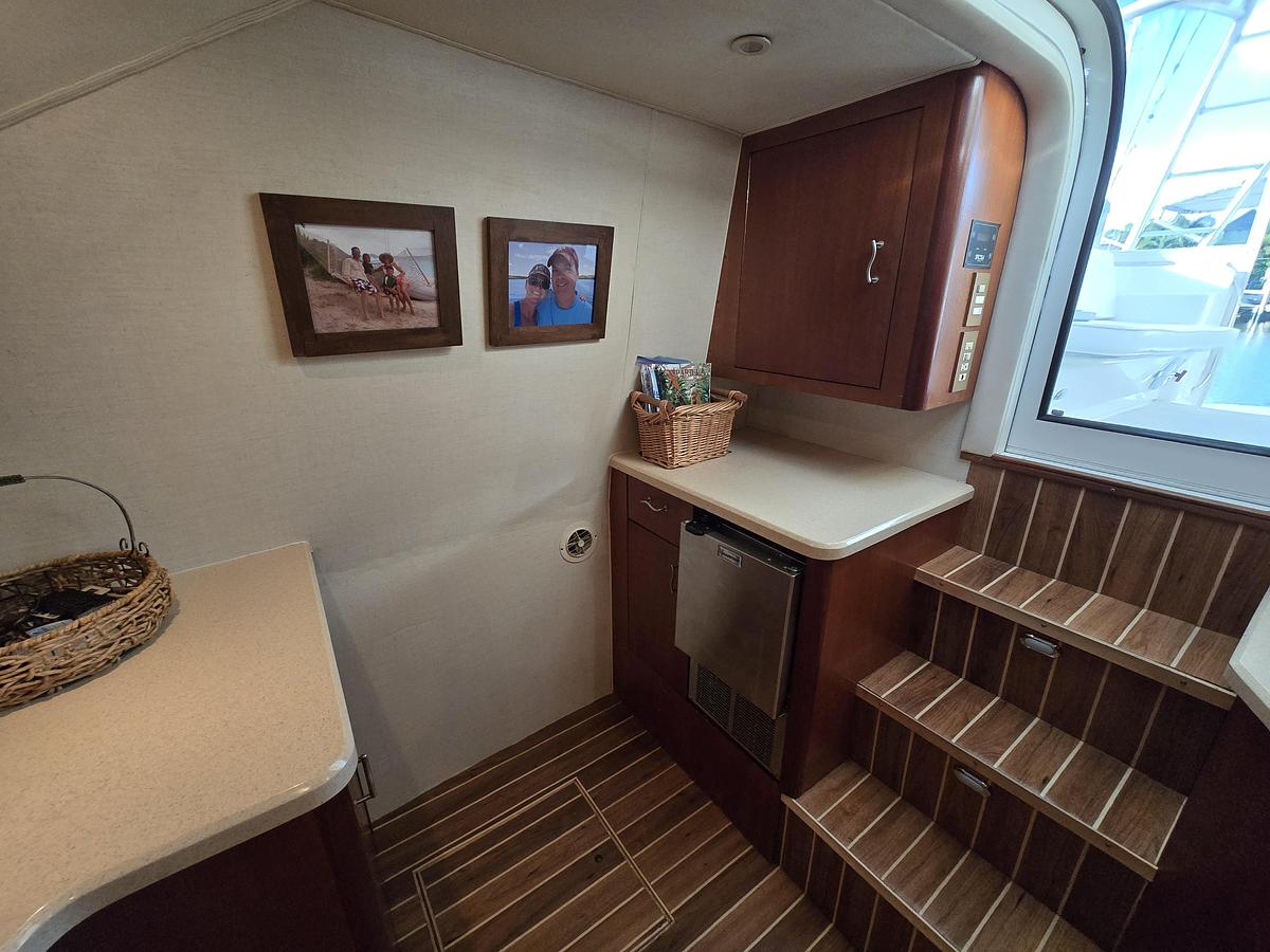 Used 1999 40' Ocean Yachts Open