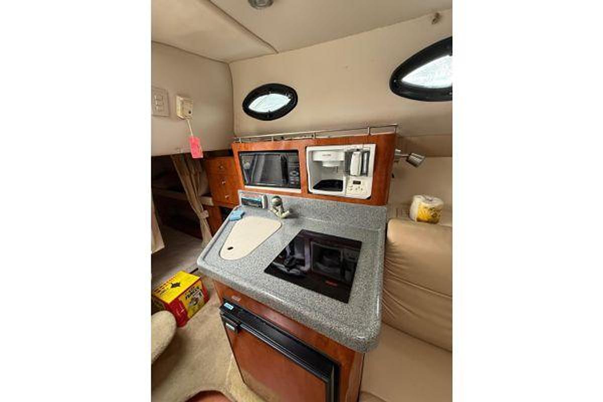 Used 2005 Larson Cabrio 290 | 29ft