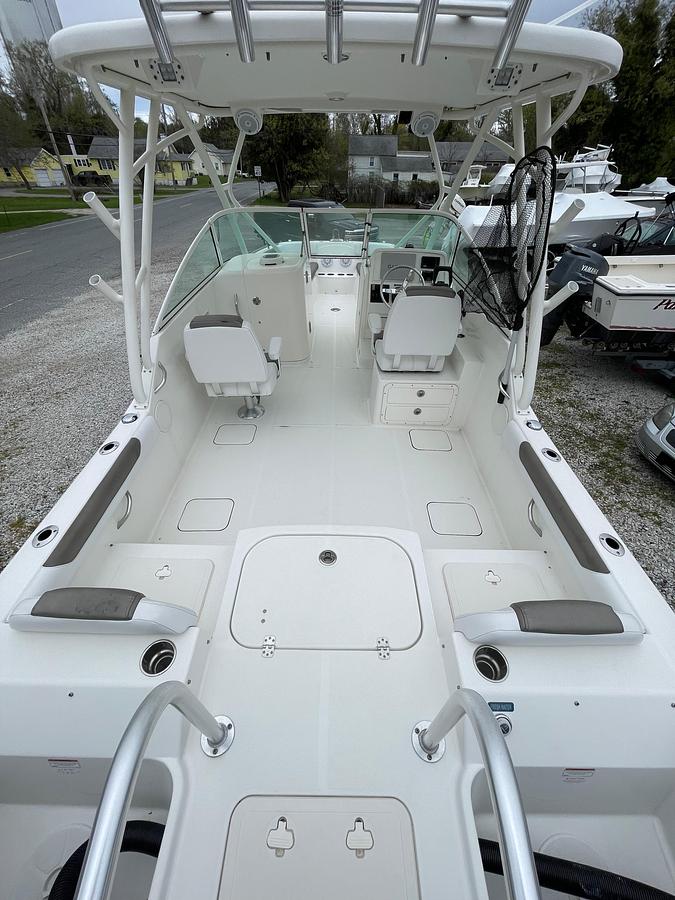 Used 2019 World Cat 230 DC | 23ft